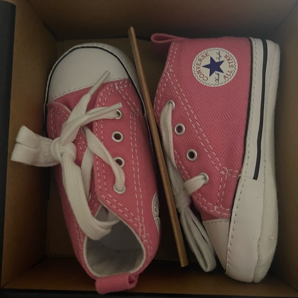 Pink Converse Chuck Taylor - Picture 3 of 5